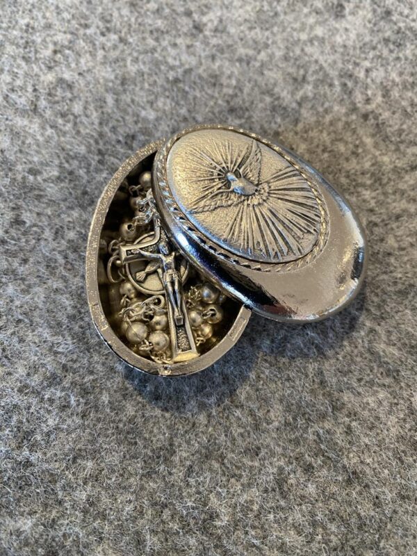 Confirmation Rosary in Metal Box - Image 3